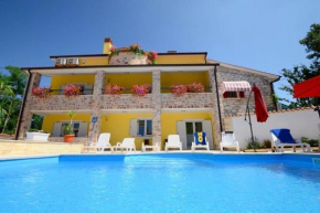 Отель Apartments Villa Mimi  Вишнян